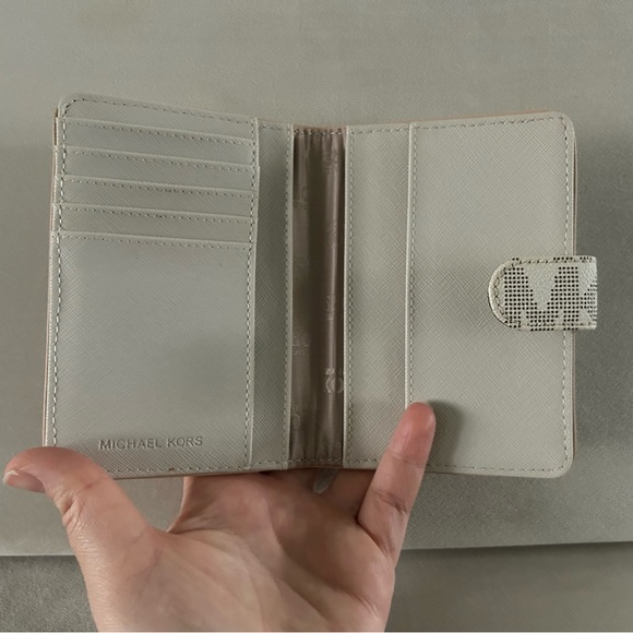 Michael Kors Wallet/Bifold Card Case - Picture 2 of 3